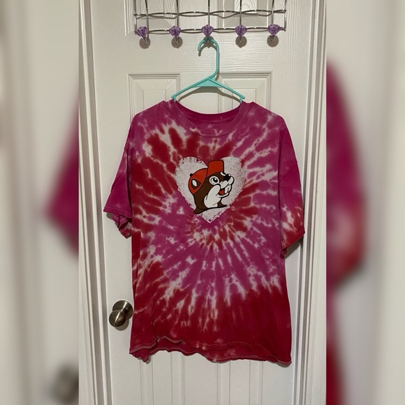 BUC-EE'S Tops - Valentine’s Day Buc-ee’s Tie-Dye Shirt